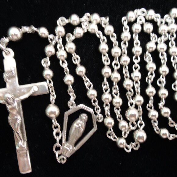 Sterling Silver V Center Medal 17.3 Grams 17" Rosary - Picture 3 of 10
